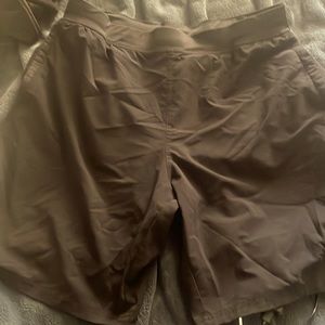 Under armor shorts elastic band fitted Heatgear extra large, hardly worn
